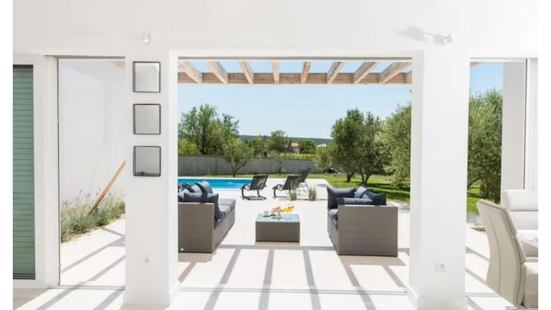 Luxurious Villa Bright With Pool  Debeljak