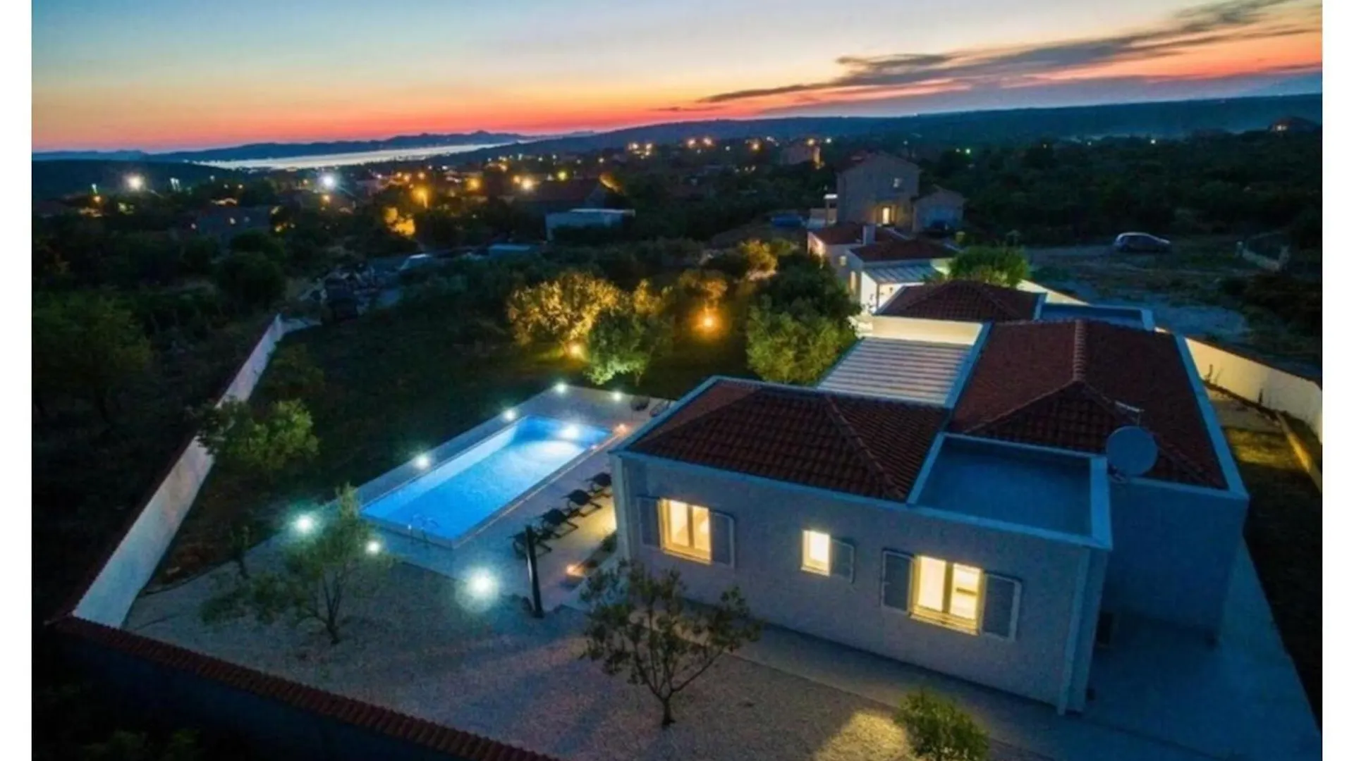 Luxurious Villa Bright With Pool 0*, Debeljak